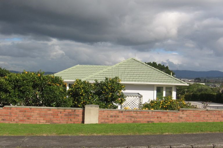 Photo of property in 18a Waione Avenue, Te Atatu Peninsula, Auckland, 0610