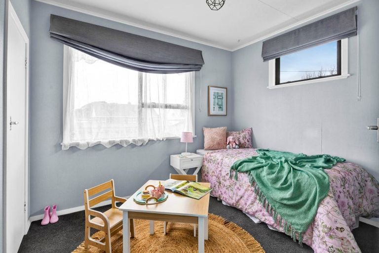 Photo of property in 14 Karaka Street, Merrilands, New Plymouth, 4312