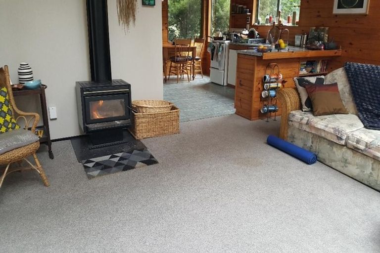 Photo of property in 65 Rimutaka Place, Titirangi, Auckland, 0604