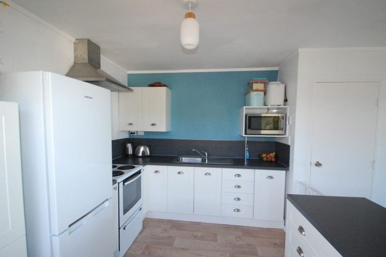 Photo of property in 4/6 Robertson Street, Owhiro Bay, Wellington, 6023