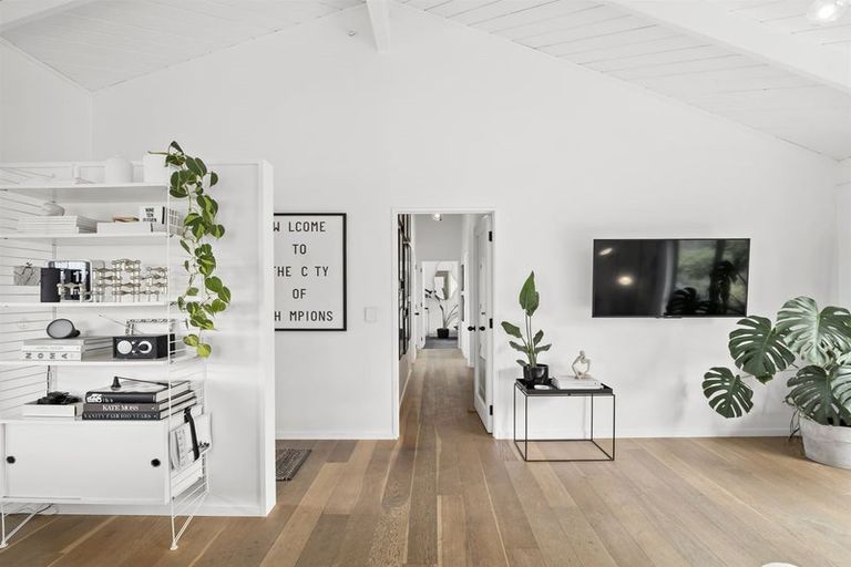 Photo of property in 2/87 Nigel Road, Browns Bay, Auckland, 0630