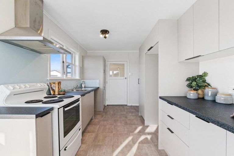 Photo of property in 102 Carisbrooke Street, Aranui, Christchurch, 8061