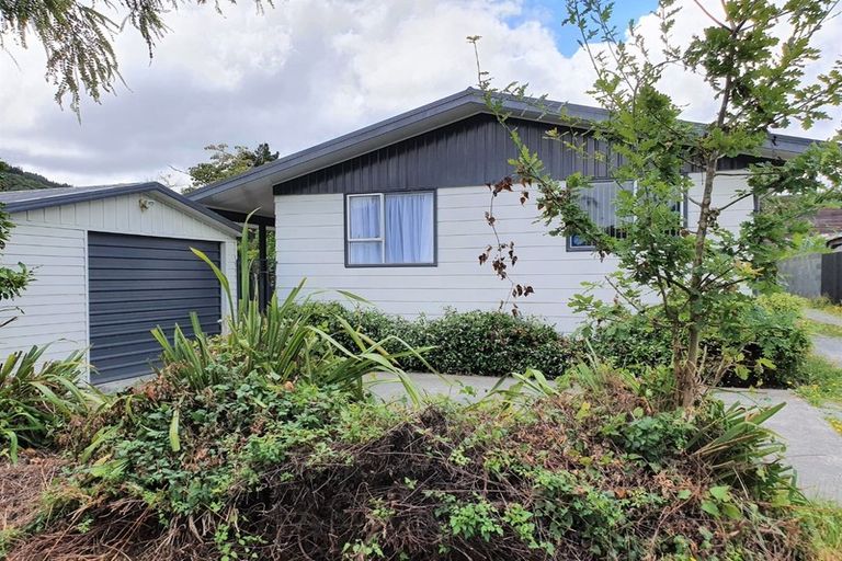 Photo of property in 1/9 Gemstone Drive, Birchville, Upper Hutt, 5018