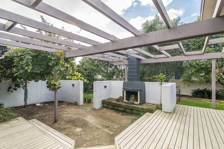 Photo of property in 365 Te Moana Road, Waikanae, 5036