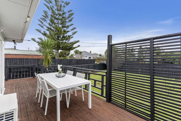 Photo of property in 5 Fairclough Road, Beach Haven, Auckland, 0626