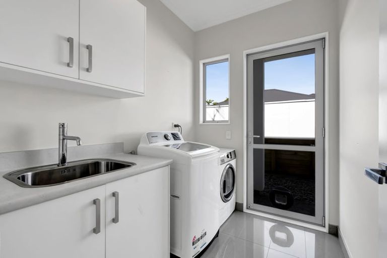 Photo of property in 18 Parkvue Drive, Bell Block, New Plymouth, 4312