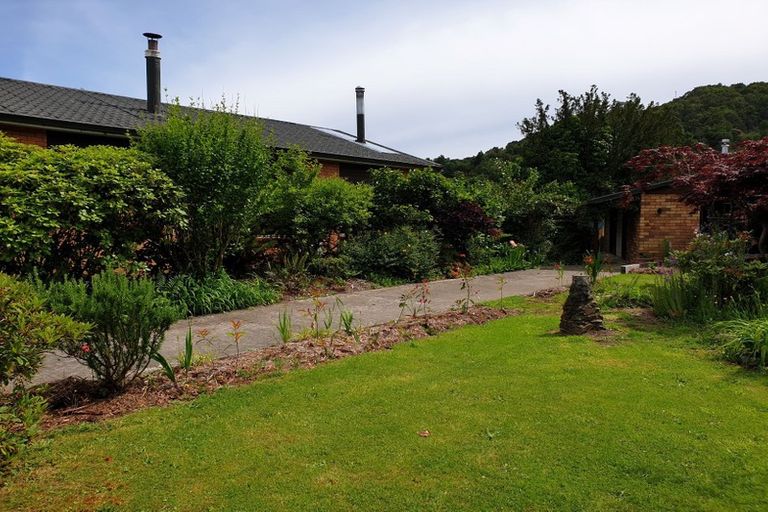 Photo of property in 35 Davis Street, Reefton, 7830