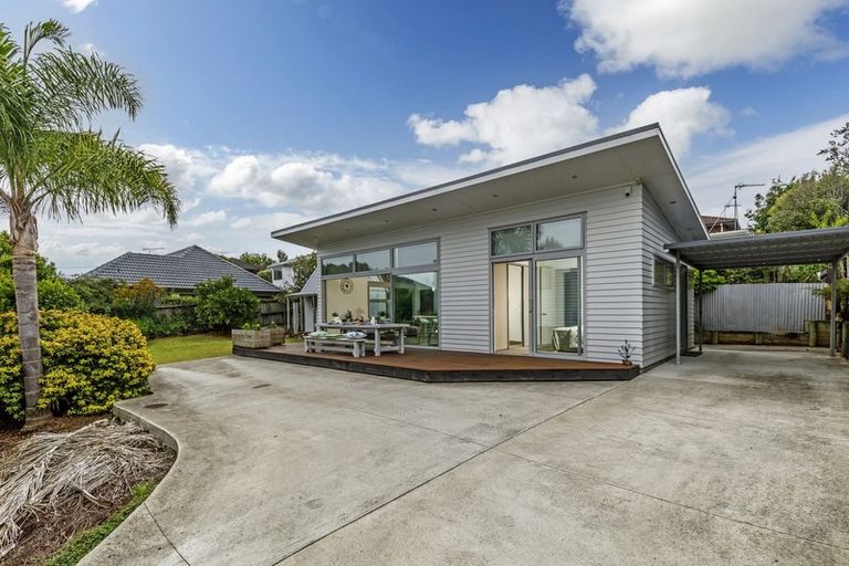 Photo of property in 8a Wairere Road, Torbay, Auckland, 0630