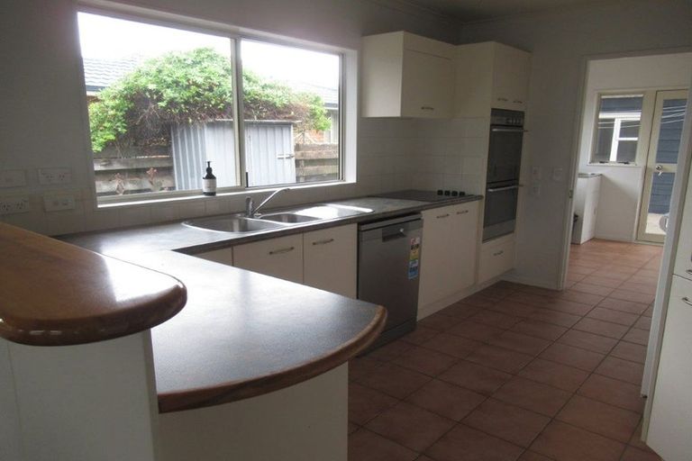 Photo of property in 5 Adrian Grove, Waikanae Beach, Waikanae, 5036