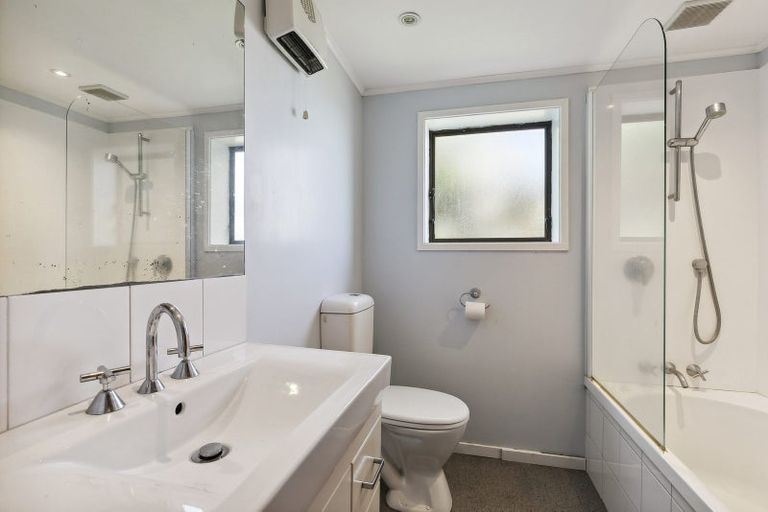 Photo of property in 59 Sutherland Road, Melrose, Wellington, 6023