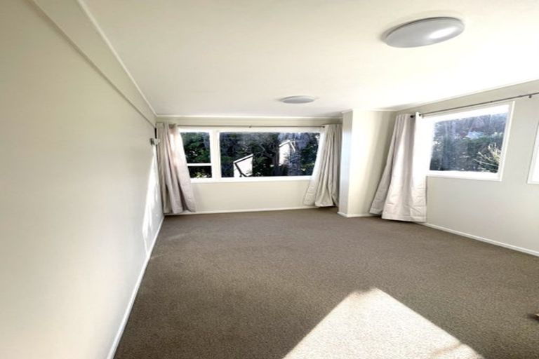 Photo of property in 1/53 Seaview Road, Castor Bay, Auckland, 0620