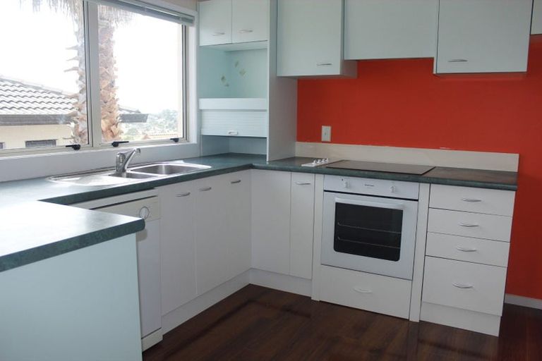 Photo of property in 1/32a Bronzewing Terrace, Unsworth Heights, Auckland, 0632