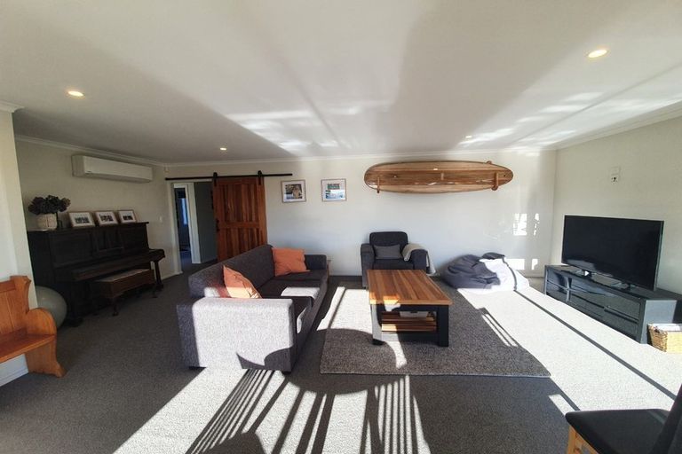 Photo of property in 3 Gibraltar Way, Fitzherbert, Palmerston North, 4410