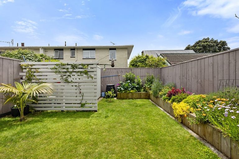 Photo of property in 48 Wallace Place, Westown, New Plymouth, 4310