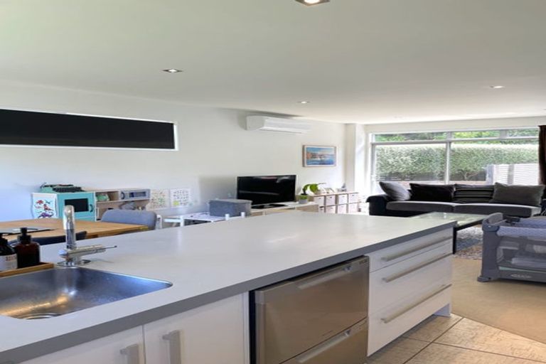 Photo of property in 33 Tiketike Way, Brooklyn, Wellington, 6021