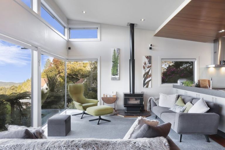 Photo of property in 535 Scenic Drive, Waiatarua, Auckland, 0612