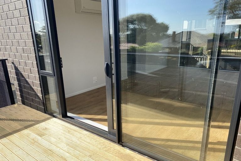 Photo of property in 3/1 Fruitvale Road, New Lynn, Auckland, 0600