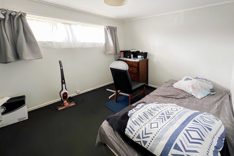 Photo of property in 20 Thornlow Street, Glendene, Auckland, 0602