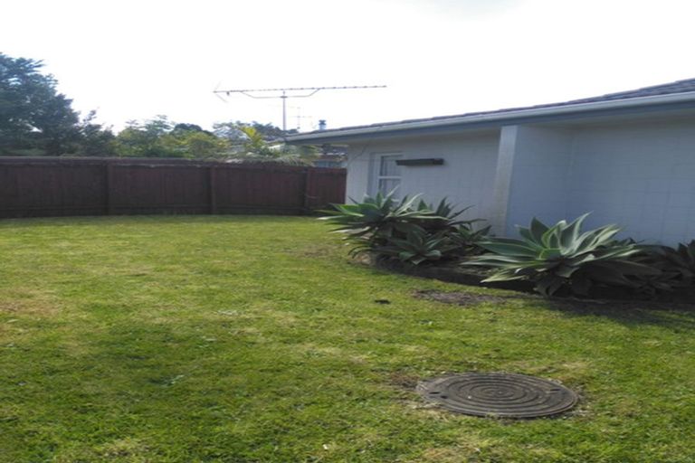 Photo of property in 1/34 Butterworth Drive, Glendene, Auckland, 0602