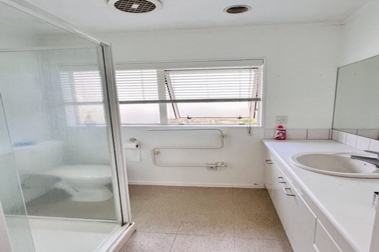 Photo of property in 2/19 Driscoll Place, Farm Cove, Auckland, 2010