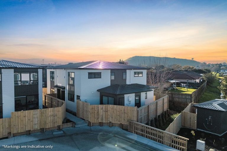 Photo of property in 2/32 Tapuwae Way, Mangere Bridge, 2022