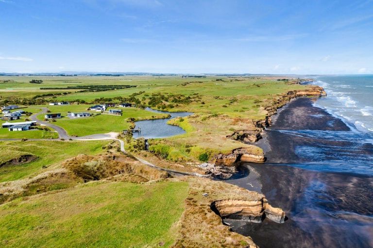 Photo of property in 6 Ironsands, Waverley, 4591