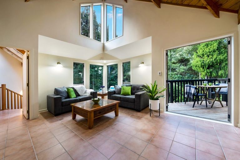 Photo of property in 19 Fawcett Road, Laingholm, Auckland, 0604