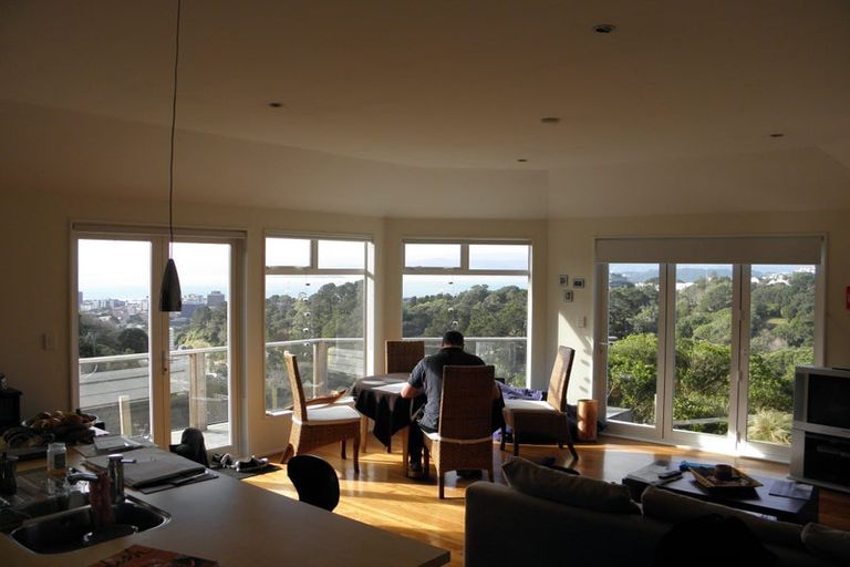 Photo of property in 45 Garden Road, Northland, Wellington, 6012