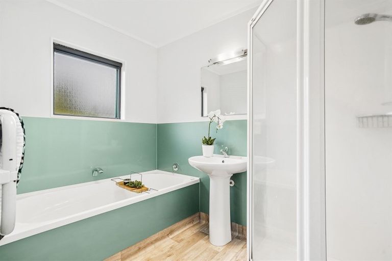 Photo of property in 12 Halcione Close, Flagstaff, Hamilton, 3210