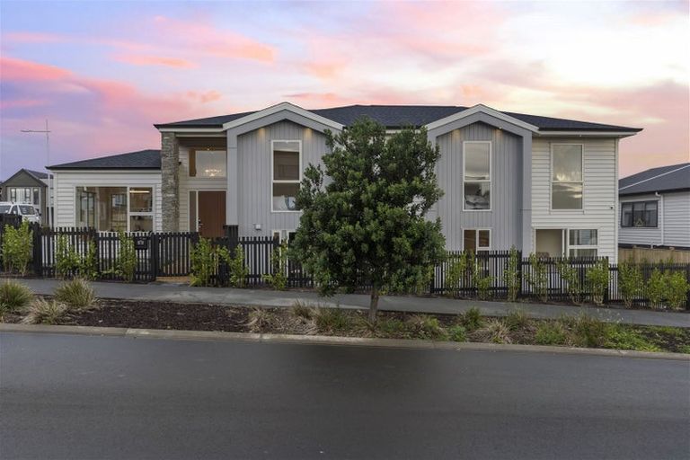 Photo of property in 48 Longshore Drive, Long Bay, Auckland, 0630