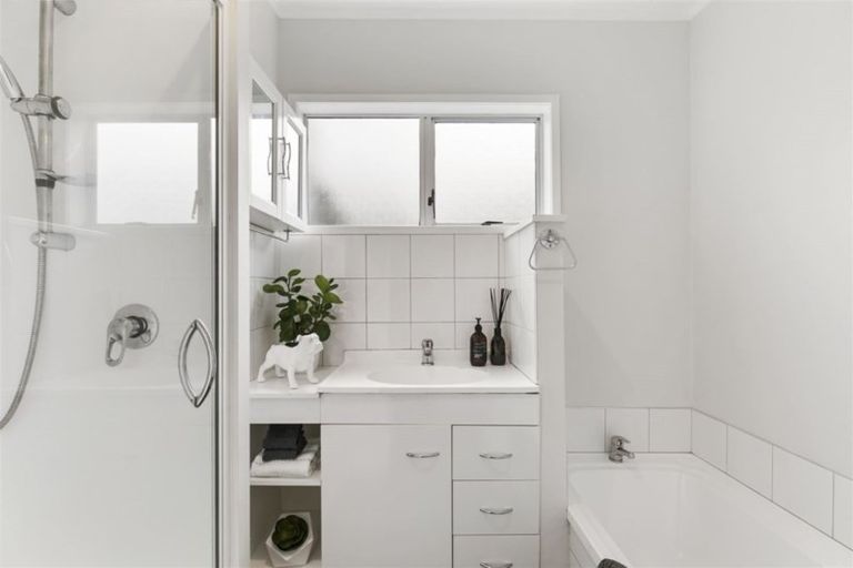 Photo of property in 1/102 Eskdale Road, Birkdale, Auckland, 0626