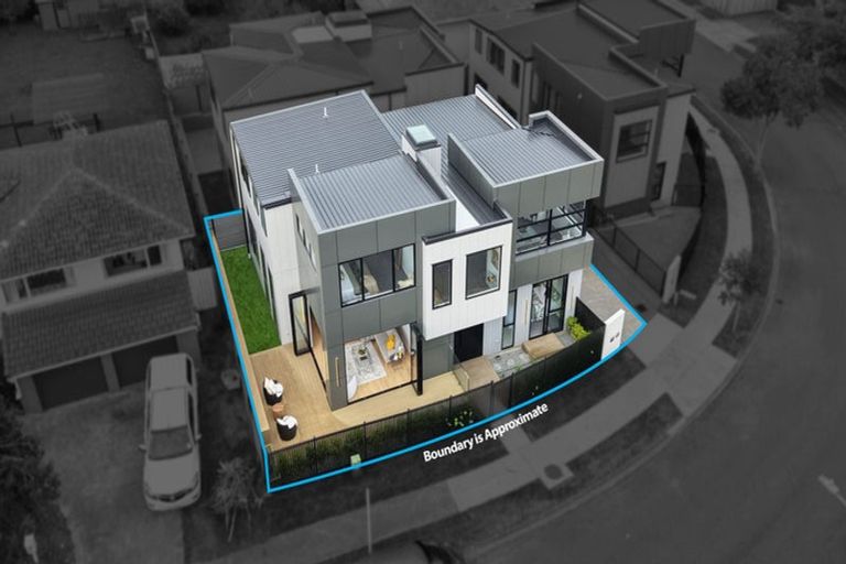 Photo of property in 23b Sorrel Crescent, Bucklands Beach, Auckland, 2012