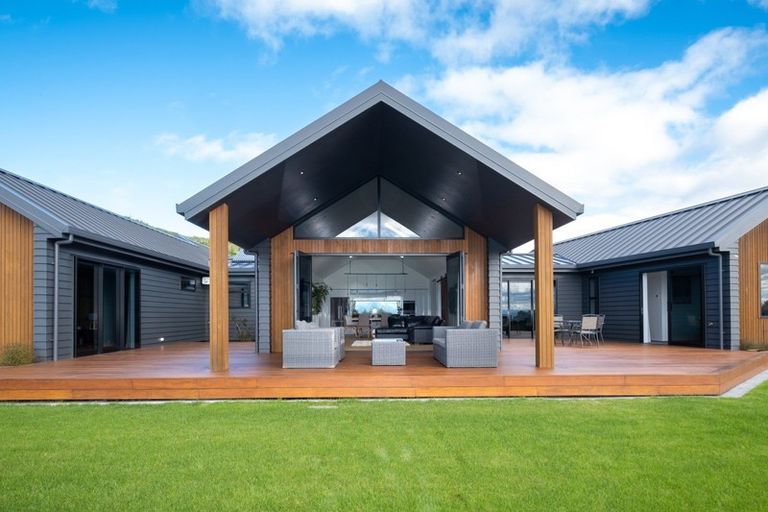 Photo of property in 40 Gummer Road, Havelock North, 4130