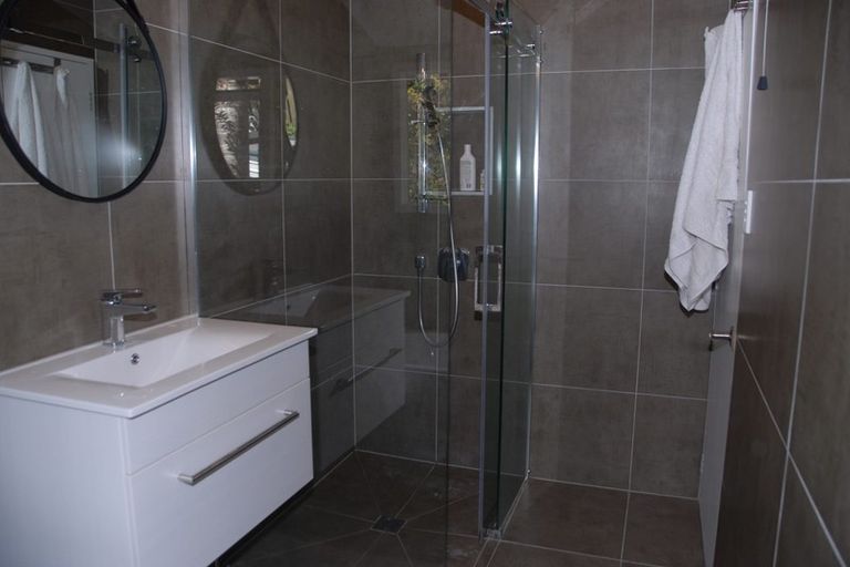 Photo of property in 14 Fitzpatrick Place, Chatswood, Auckland, 0626