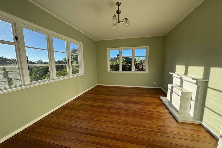 Photo of property in 6 Sidlaw Street, Strathmore Park, Wellington, 6022