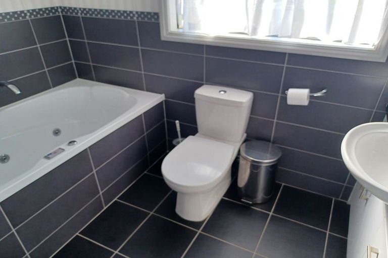 Photo of property in 16 Borneo Drive, Fairview Heights, Auckland, 0632