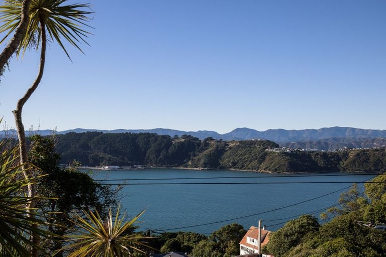 Photo of property in 1a Palliser Road, Roseneath, Wellington, 6011