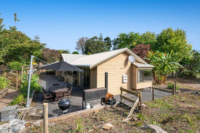 Photo of property in 1688 South Head Road, South Head, Helensville, 0874