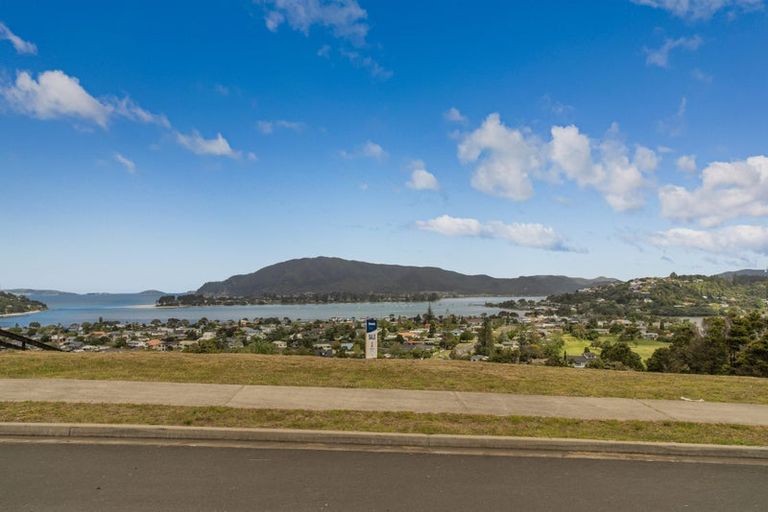 Photo of property in 8 Mason Rise, Tairua, 3508