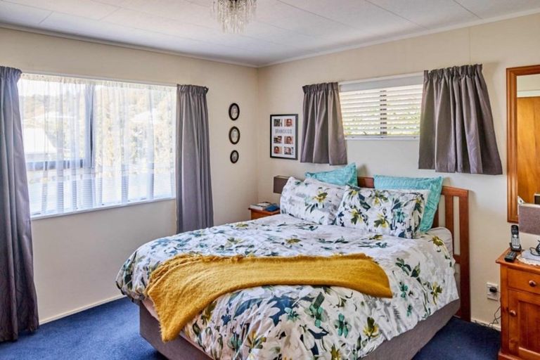 Photo of property in 75 Omapere Street, Whitby, Porirua, 5024