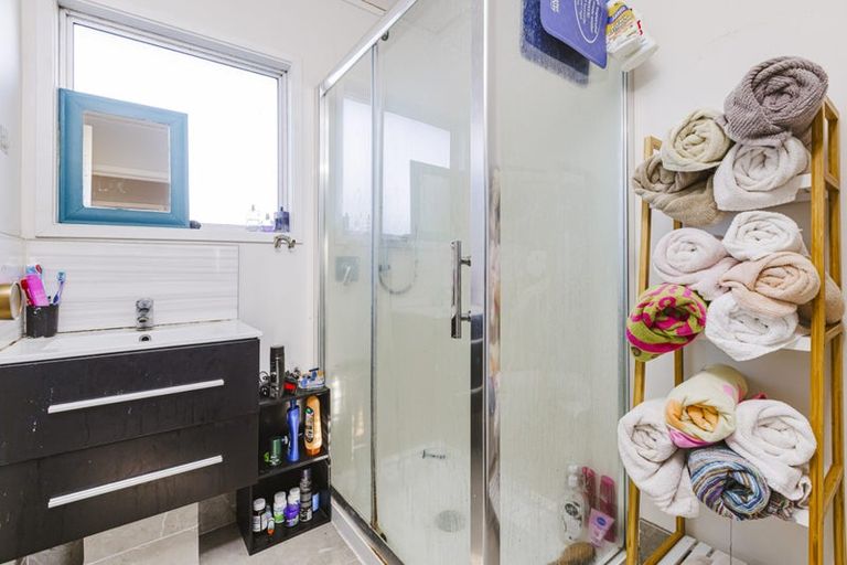 Photo of property in 1/6 Bundena Place, Clendon Park, Auckland, 2103