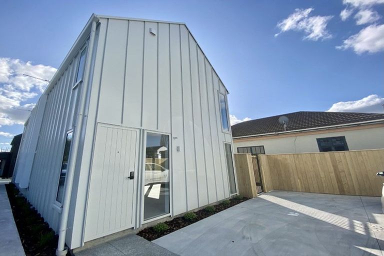 Photo of property in 2/87 Barbour Street, Waltham, Christchurch, 8011