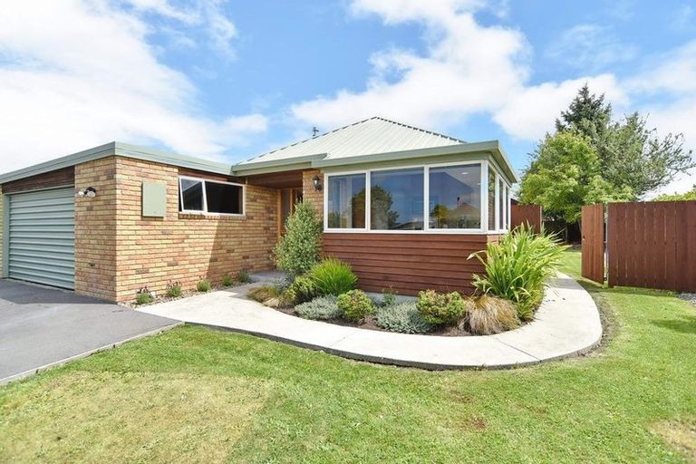 Photo of property in 13 Kowhai Avenue, Rangiora, 7400