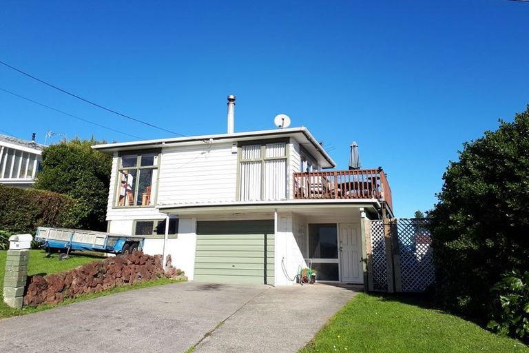 Photo of property in 1/10 Seaview Road, Glenfield, Auckland, 0629
