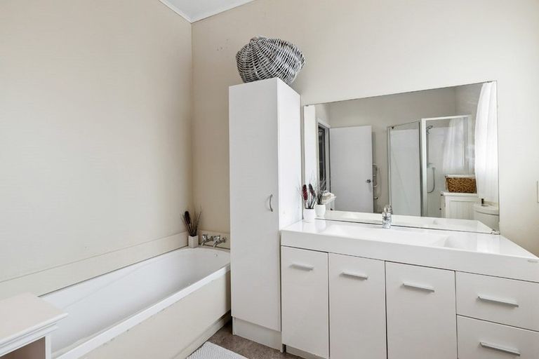 Photo of property in 17 Nicholson Avenue, Papatoetoe, Auckland, 2025