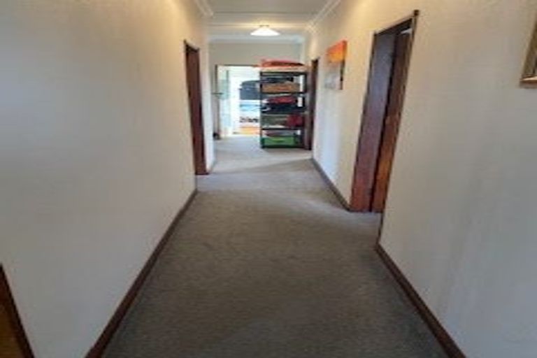 Photo of property in 10 Queens Road, Glen Avon, New Plymouth, 4312