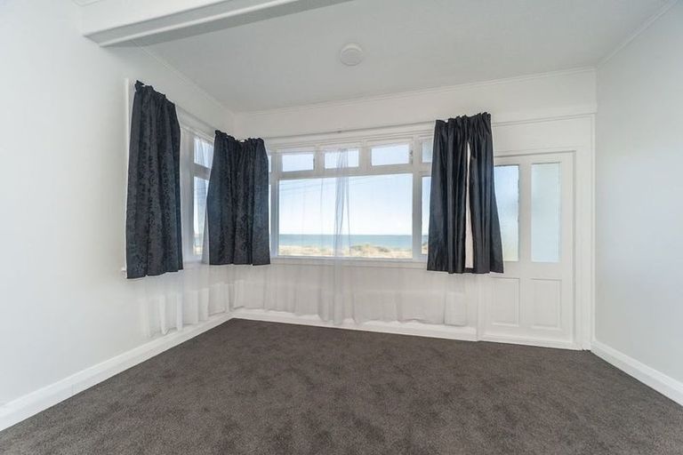 Photo of property in 33 Moa Point Road, Moa Point, Wellington, 6022