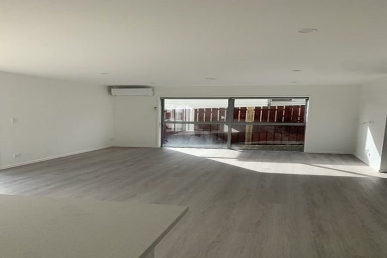 Photo of property in 1/492 East Coast Road, Windsor Park, Auckland, 0630