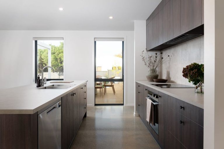 Photo of property in 40 Metoriti Crescent, Karaka, 2124