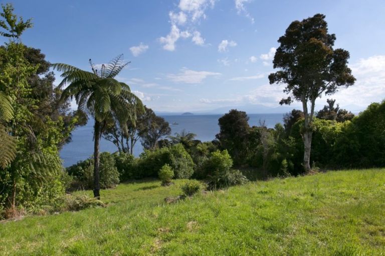 Photo of property in 4 Whakamoenga Point, Acacia Bay, Taupo, 3385